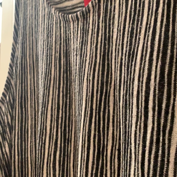 W5 Striped Sleeveless blouse - Picture 8 of 8